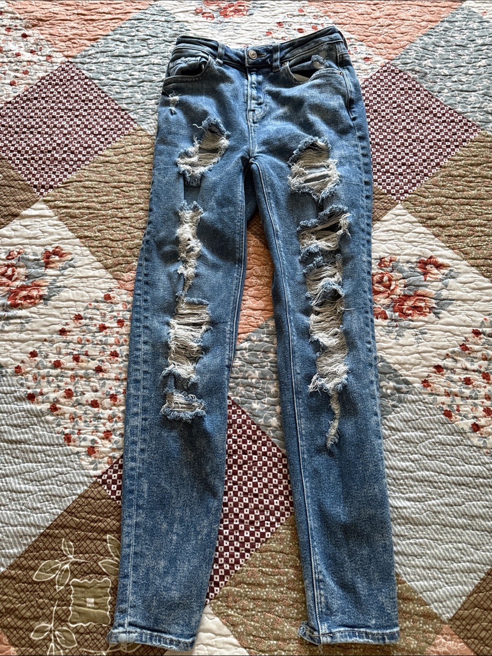American Eagle Outfitters Distressed Skinny mom Jeans size 000